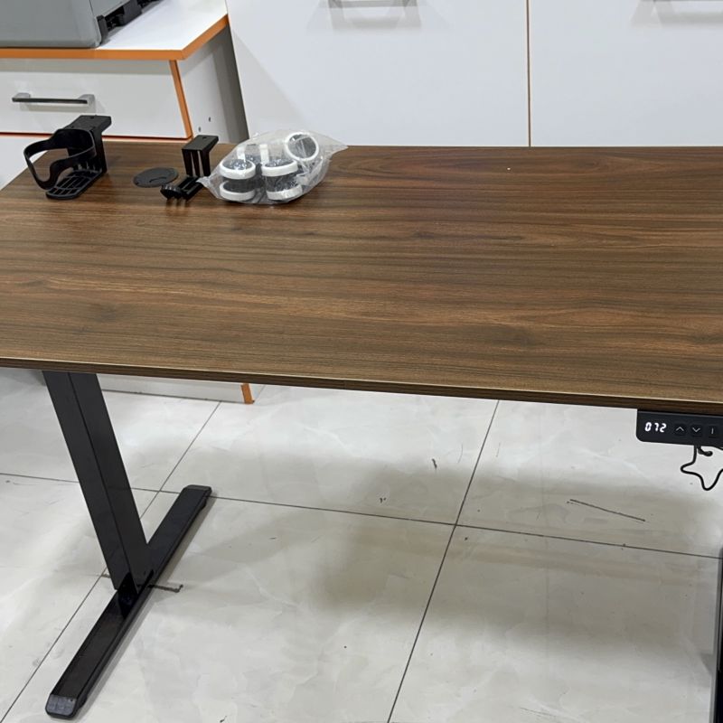 Elektriklə tənzimlənən iş masası