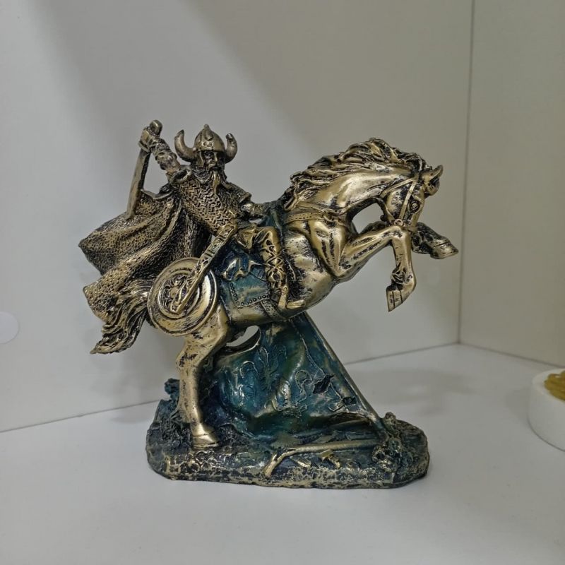 Bürünc Rəngli Cəngavər Heykəli — At Üstündə Viking Döyüşçü Dekor | Taxtaci.az